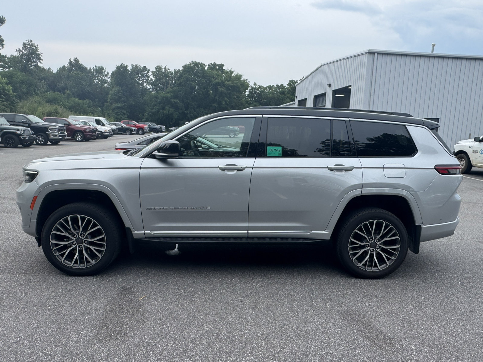 Used 2024 Jeep Grand Cherokee L Summit AWD/4WD image 8