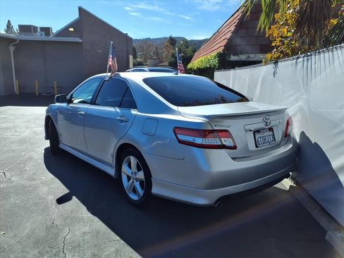 Used 2011 Toyota Camry SE image 5