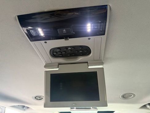 Used 2018 Chevrolet Suburban Premier image 34