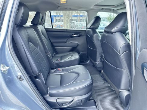 Used 2023 Toyota Highlander XLE image 16
