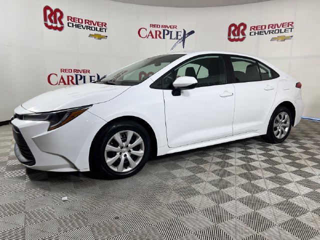 Used 2024 Toyota Corolla LE FWD image 3