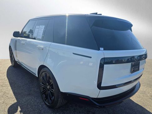 Used 2022 Land Rover Range Rover SE image 3
