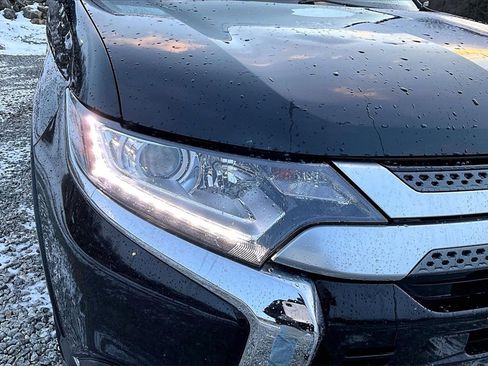 Used 2020 Mitsubishi Outlander SE image 27