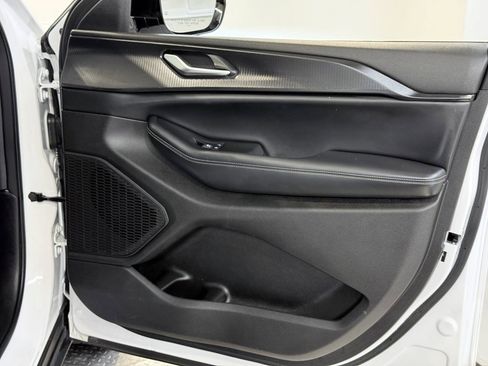 Certified 2024 Jeep Grand Cherokee Altitude image 16