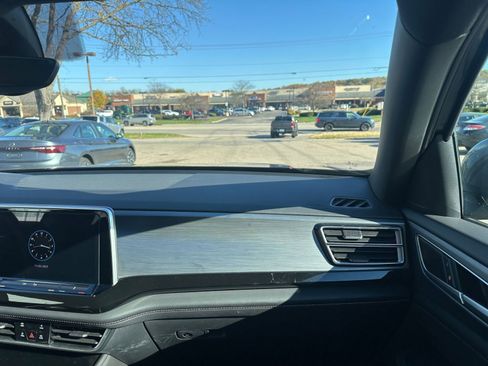 Used 2025 Volkswagen Atlas Cross Sport SE image 35