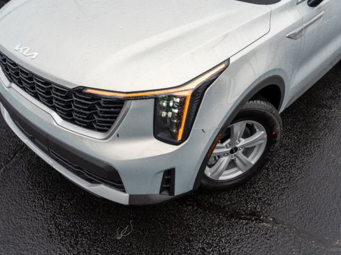 New 2026 Kia Sorento LX image 2