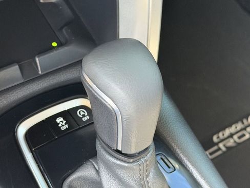 Used 2024 Toyota Corolla Cross XLE FWD image 21