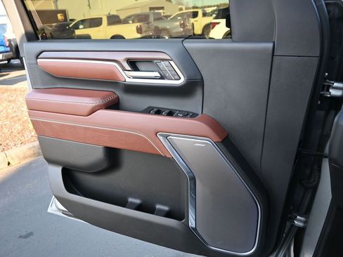 Used 2025 GMC Sierra 2500 Denali Ultimate w/ Max Trailering Package image 11