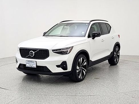 Used 2023 Volvo XC40 B5 Ultimate w/ Climate Package AWD/4WD image 1