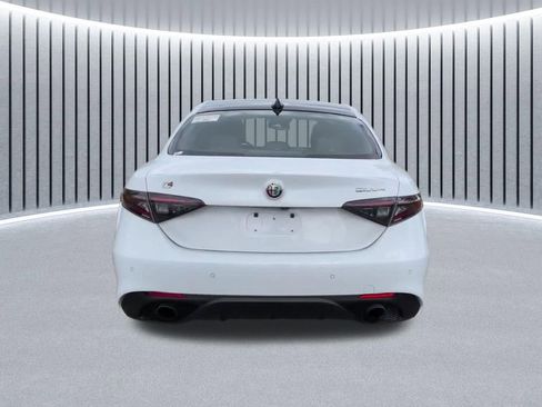 Used 2024 Alfa Romeo Giulia Veloce AWD/4WD image 9