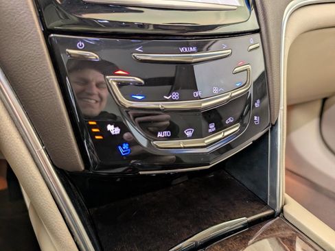 Used 2013 Cadillac XTS Premium image 11