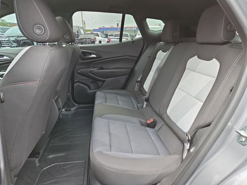Certified 2025 Chevrolet Trax RS w/ Sunroof Package FWD image 13
