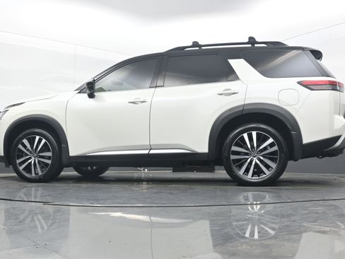 Used 2024 Nissan Pathfinder Platinum image 29