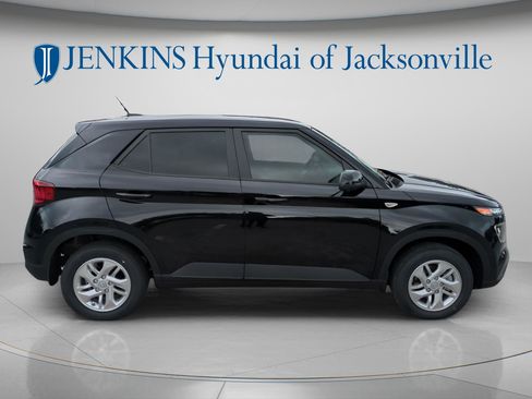 New 2026 Hyundai Venue SE FWD image 2
