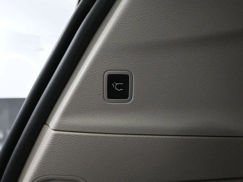 Used 2022 Chrysler Pacifica Touring-L image 44