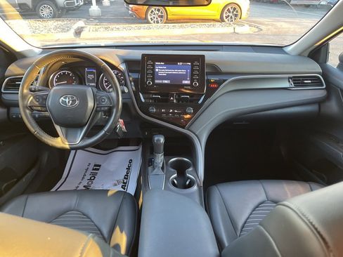 Used 2021 Toyota Camry SE image 11