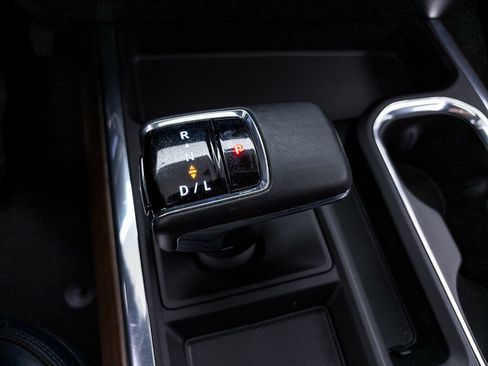 Used 2023 Chevrolet Silverado 1500 High Country w/ Technology Package AWD/4WD image 34