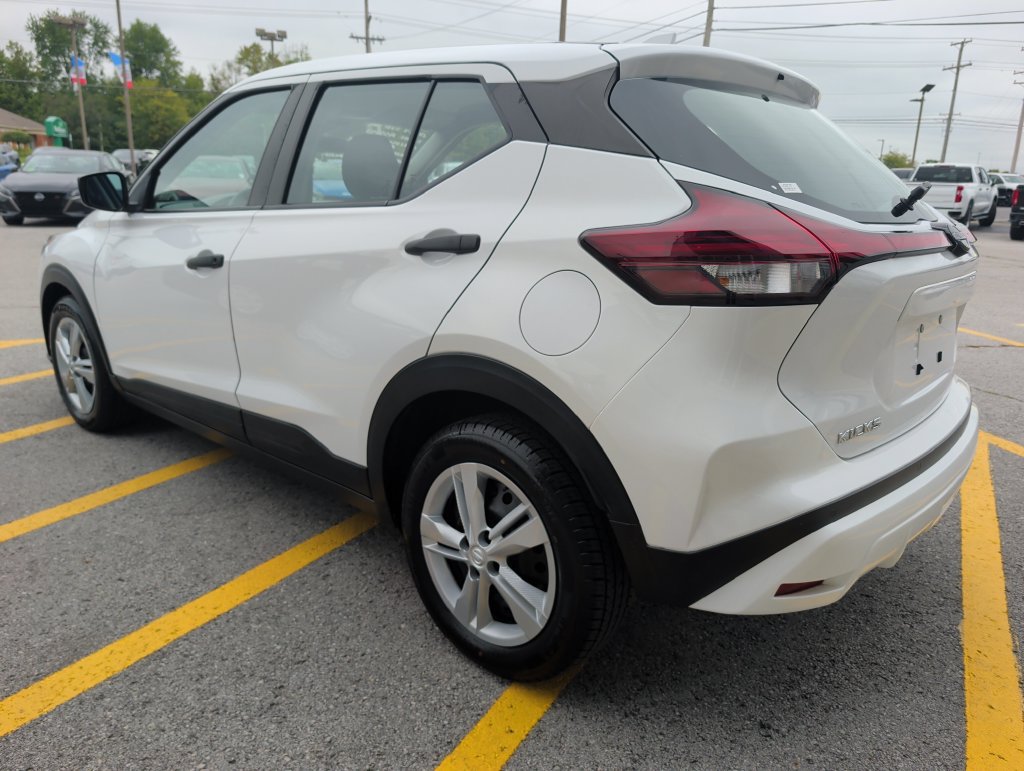 Used 2022 Nissan Kicks S FWD image 5