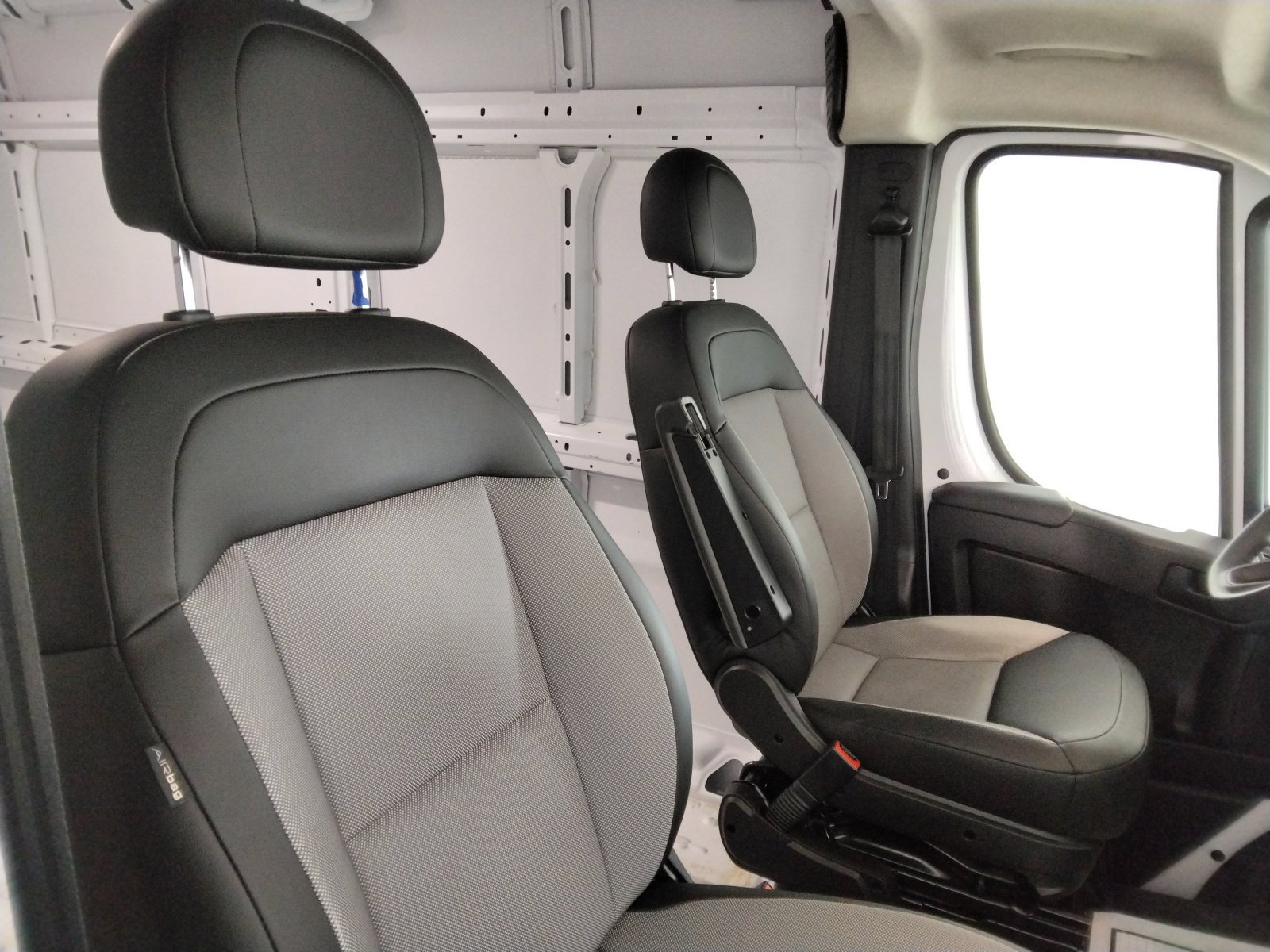 Used 2026 RAM ProMaster 2500 w/ Convenience Group FWD image 29