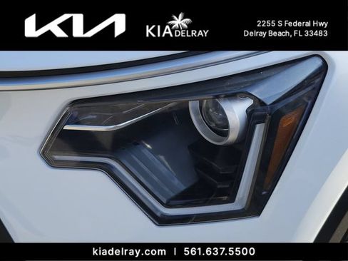 Certified 2024 Kia Niro EX FWD image 11