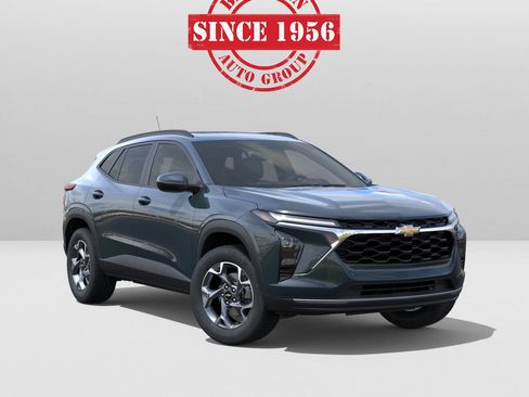 New 2026 Chevrolet Trax LT w/ Sunroof Package FWD image 7