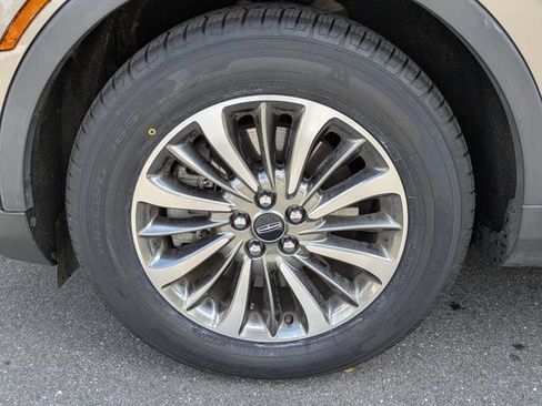 Used 2020 Lincoln Nautilus FWD w/ Equipment Group 101A image 11