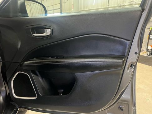 Used 2018 Jeep Compass Latitude w/ Popular Equipment Group AWD/4WD image 39