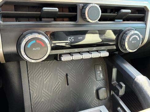 Used 2025 Toyota Tacoma TRD Off-Road image 15