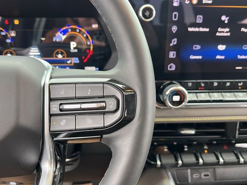 Used 2025 Chevrolet Colorado ZR2 w/ Technology Package image 34