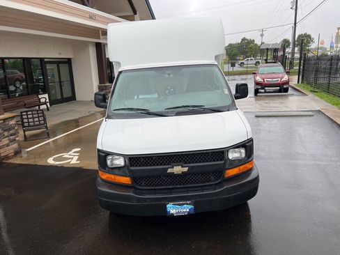 Used 2017 Chevrolet Express 3500 image 10