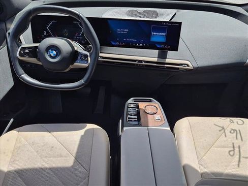 Used 2024 BMW iX xDrive50 w/ Premium Package AWD/4WD image 16