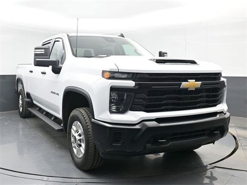 Used 2026 Chevrolet Silverado 2500 W/T image 2