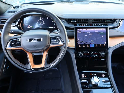 Used 2023 Jeep Grand Cherokee Summit image 19