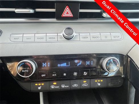 Used 2023 Hyundai Elantra Limited image 14