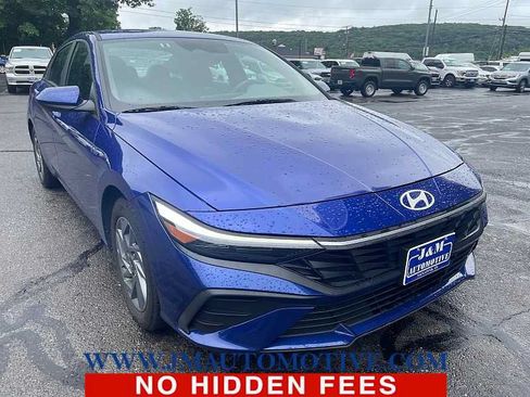 Used 2024 Hyundai Elantra SEL FWD image 5