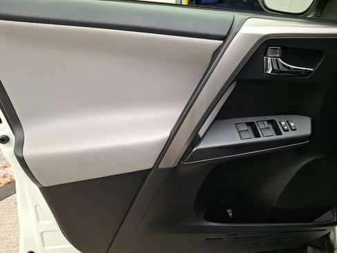 Used 2018 Toyota RAV4 XLE image 10