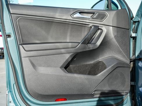 Used 2021 Volkswagen Tiguan SE image 23