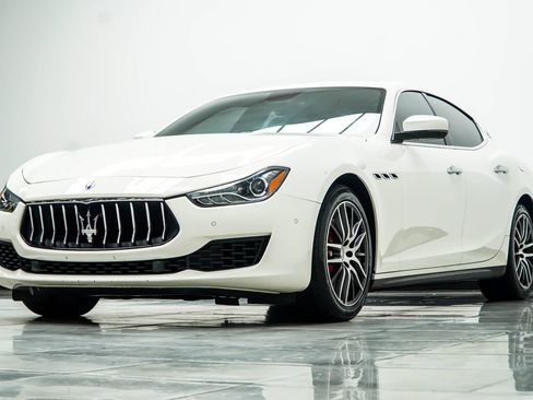 Used 2019 Maserati Ghibli S Q4 AWD/4WD image 9