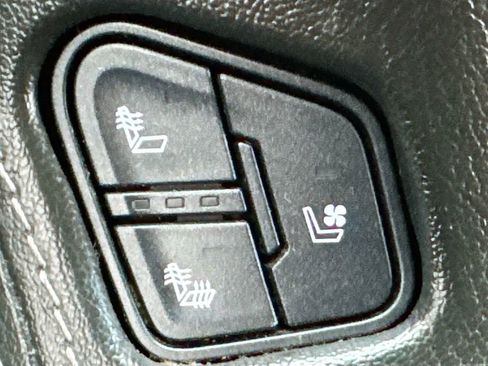 Used 2020 GMC Yukon XL SLT w/ Premium Edition image 25