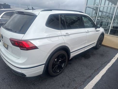 Used 2023 Volkswagen Tiguan SE R-Line image 10