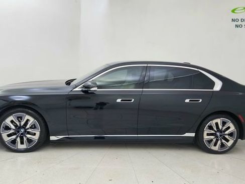 Used 2023 BMW i7 xDrive60 AWD/4WD image 3
