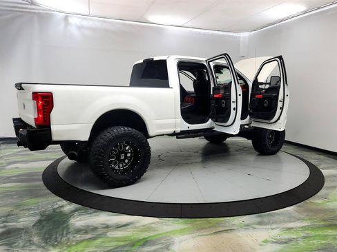 Used 2017 Ford F250 Lariat w/ Lariat Ultimate Package AWD/4WD image 11