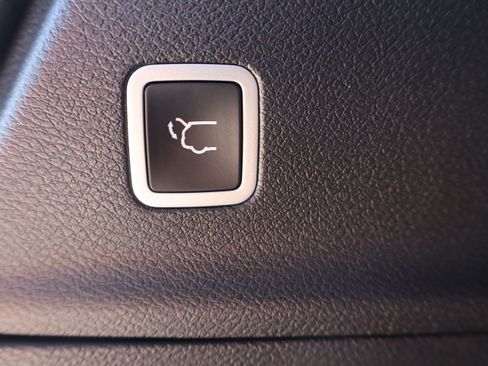 Used 2025 Chrysler Pacifica Pinnacle FWD image 33
