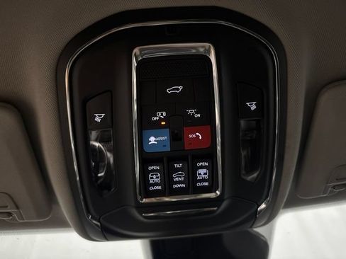 Used 2021 Jeep Grand Cherokee L Limited w/ Luxury Tech Group II AWD/4WD image 28