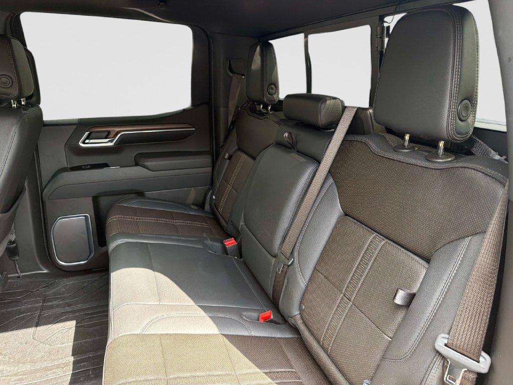 Used 2025 Chevrolet Silverado 1500 High Country w/ High Country Premium Package AWD/4WD image 14