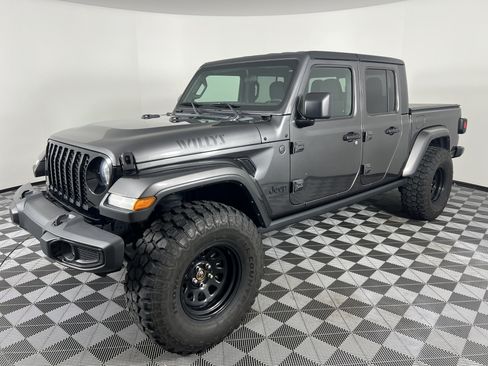 Used 2023 Jeep Gladiator Sport AWD/4WD image 8
