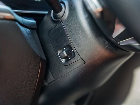 Used 2025 Mercedes-Benz GLC 350e 4MATIC image 42