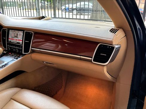 Used 2014 Porsche Panamera image 18
