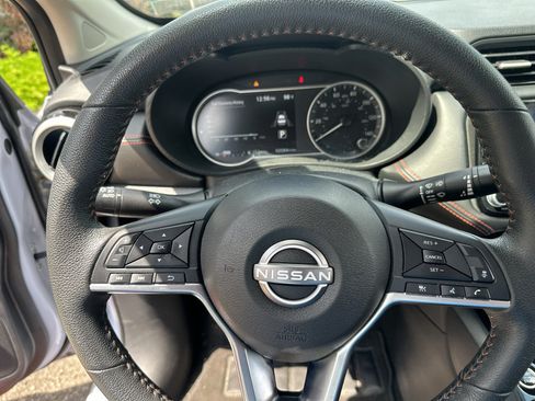 Used 2024 Nissan Versa SR FWD image 20