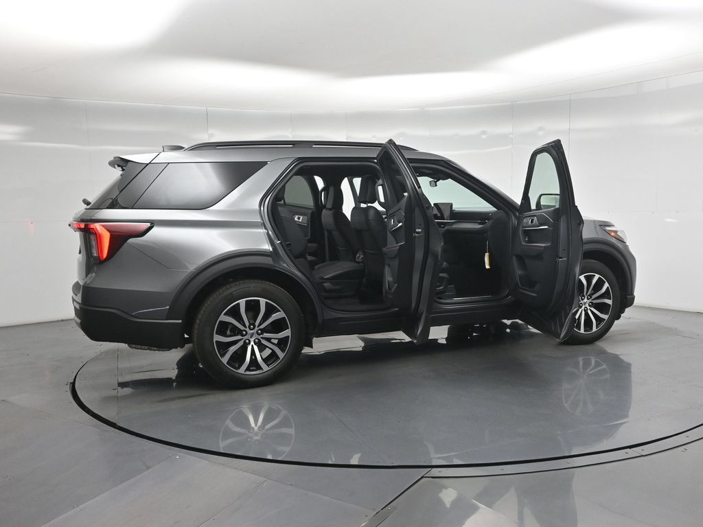 Certified 2026 Ford Explorer ST-Line AWD/4WD image 4